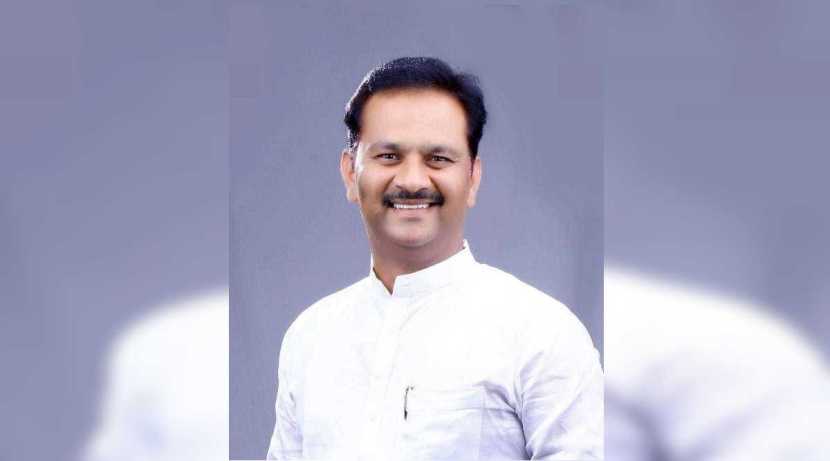 अभिजीत पाटील यांनी २० वर्षांपासून बंद असलेला सांगोल्याचा साखर कारखाना चालवण्यासाठी घेतल्यानंतर त्यांच्या नावाची जोरदार चर्चा झाली.