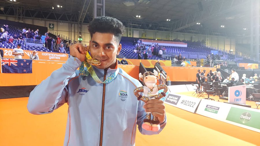 Gold medalist Achinta Sheuli