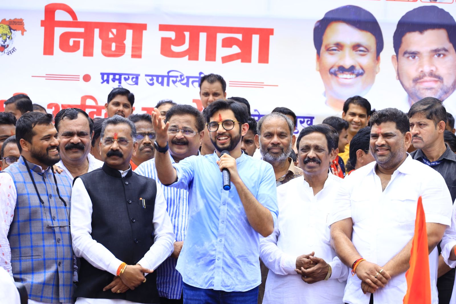 Eknath Shinde Group Spokesperson deepak kesarkar on crowd at aditya thackeray sawantwadi rally