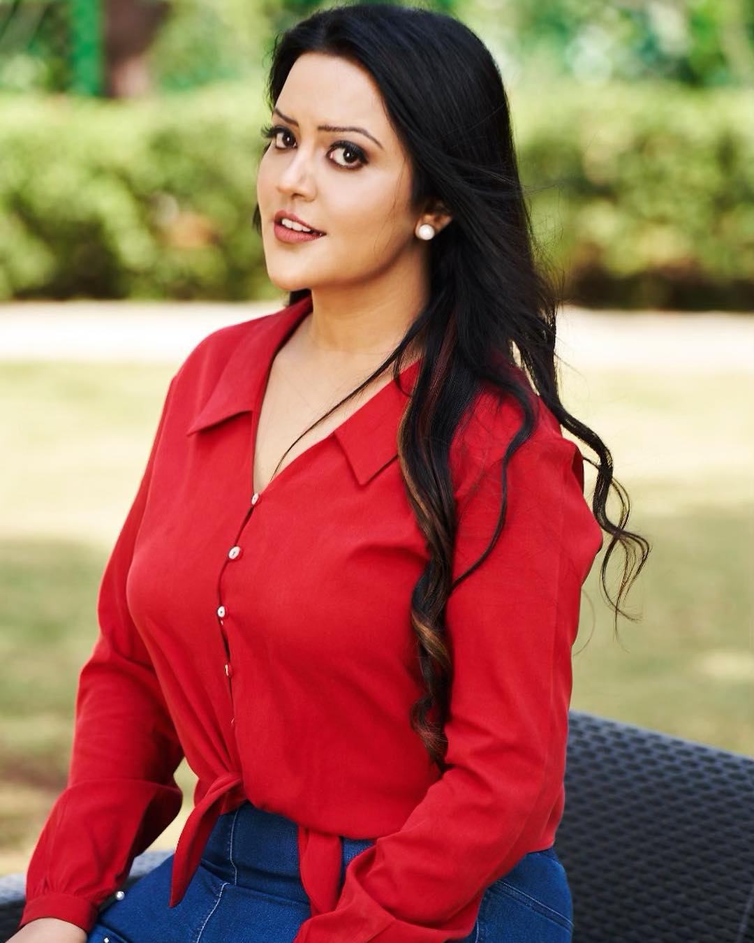 Amruta Fadnavis at bus bai bus show 