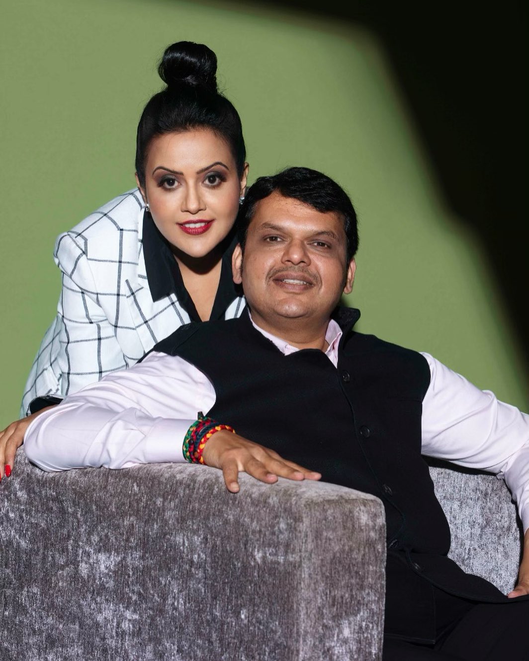Amruta Fadnavis at bus bai bus show 