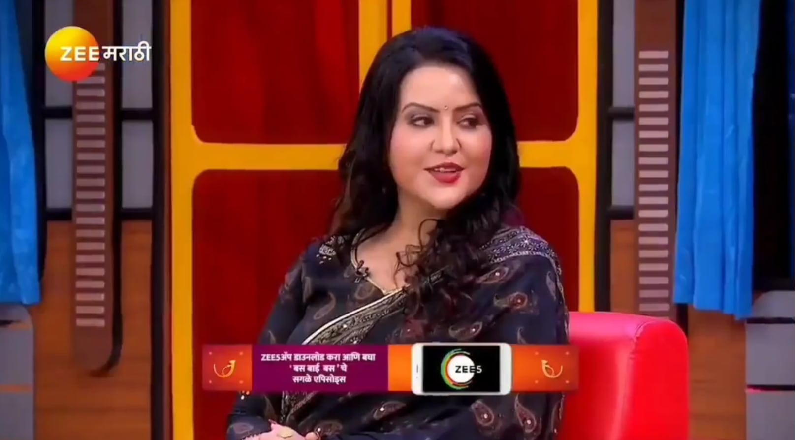 Amruta Fadnavis at bus bai bus show 