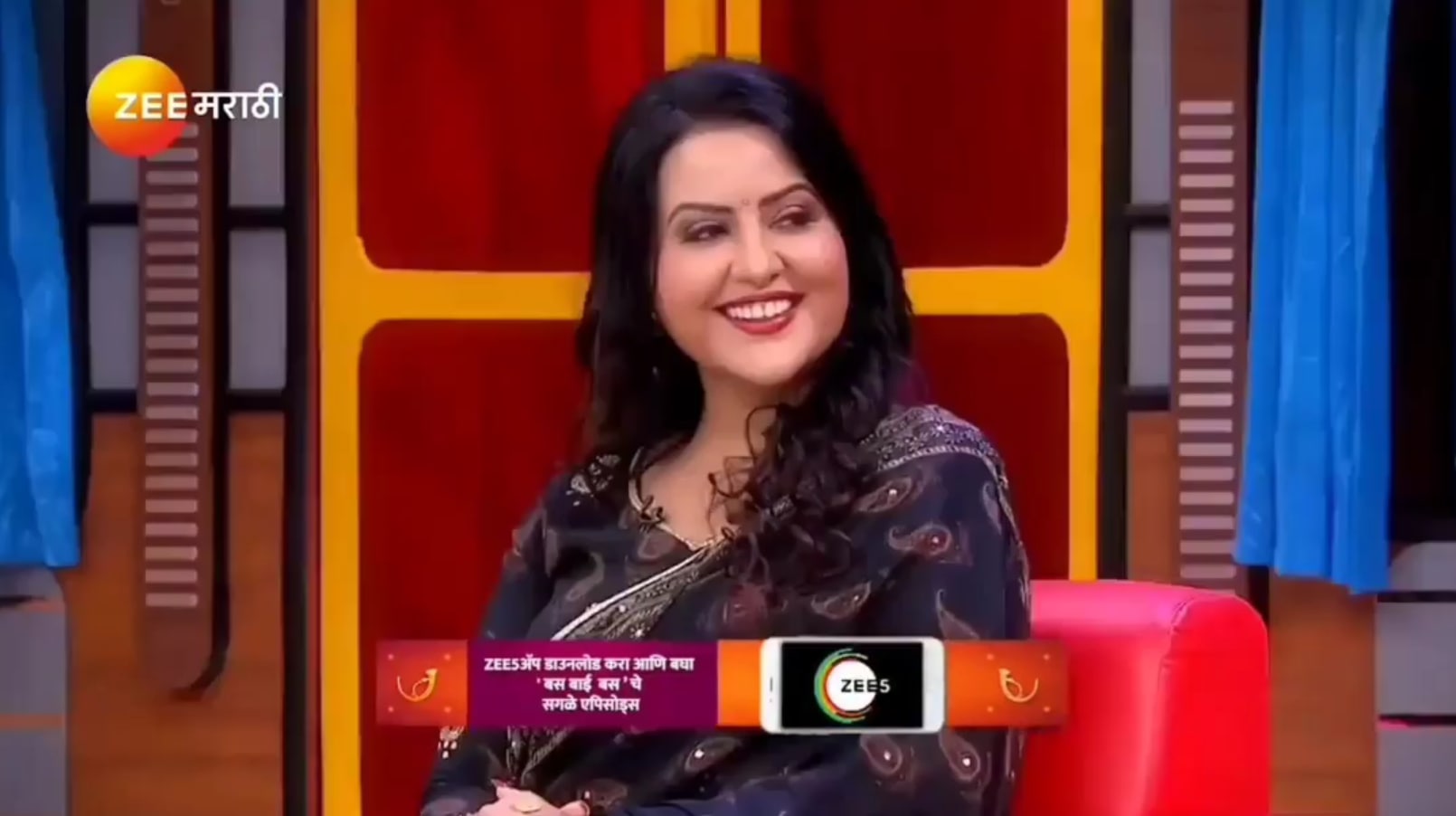 Amruta Fadnavis at bus bai bus show 