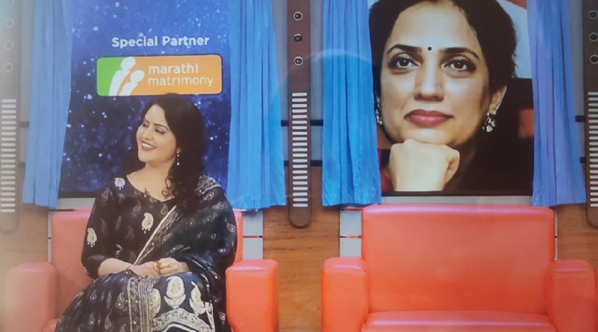 Amruta Fadnavis on Rashmi Thackeray at bus bai bus show