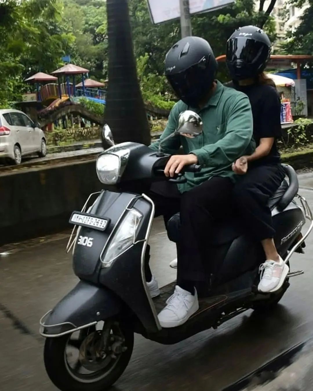 त्यांचे काही व्हिडीओ आणि फोटो सोशल मीडियावर व्हायरल झाले आहेत.