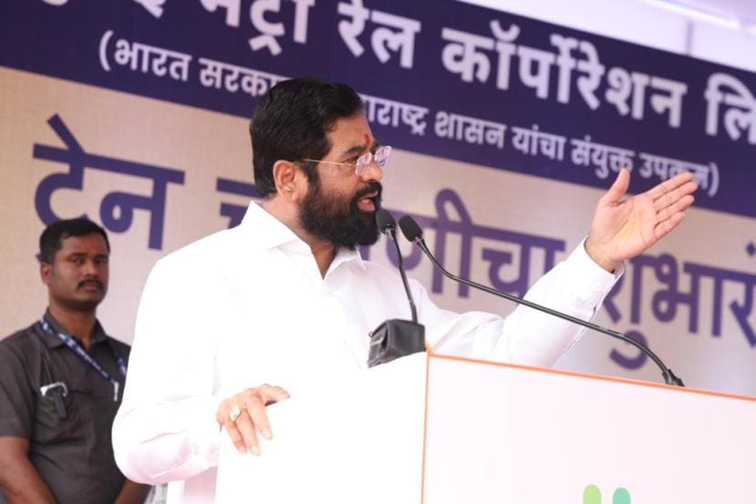आज आपण पाहतो आहे की तो संपूर्ण महामार्ग पूर्णत्वास जातोय. आपण लवकरच नागपूर ते शिर्डी या महामार्गाचं उद्घाटन करतो आहे. असं यावेळी मुख्यमंत्री शिंदे यांनी सांगितलं.