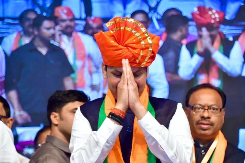राज्याचे उपमुख्यमंत्री देवेंद्र फडणवीस सध्या दिल्ली दौऱ्यावर असून ओबीसी महासंघाच्या कार्यक्रमात सहभागी झाले होते. यावेळी त्यांनी २०१४ ते २०२२ या आठ वर्षाच्या कालावधीत महाराष्ट्रात ओबीसी हिताचे एकूण २२ निर्णय झाले, त्यातील २१ निर्णय हे मी मुख्यमंत्री असताना घेतले. आता सुद्धा ओबीसी हिताचे निर्णय घेणारे सरकार एकनाथ शिंदे यांच्या नेतृत्वात आले आहे, आम्ही खंबीरपणे समाजाच्या पाठीशी उभे राहू, असे आश्वासन त्यांनी दिले.