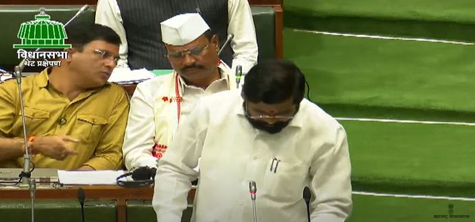 राज्य विधीमंडळाचे पावसाळी अधिवेशन चांगलेच वादळी ठरले.