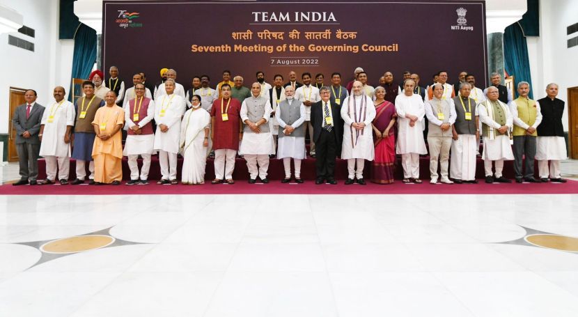 Viral Posts Eknath Shinde Stand in last row during photo of Niti Aayog meet