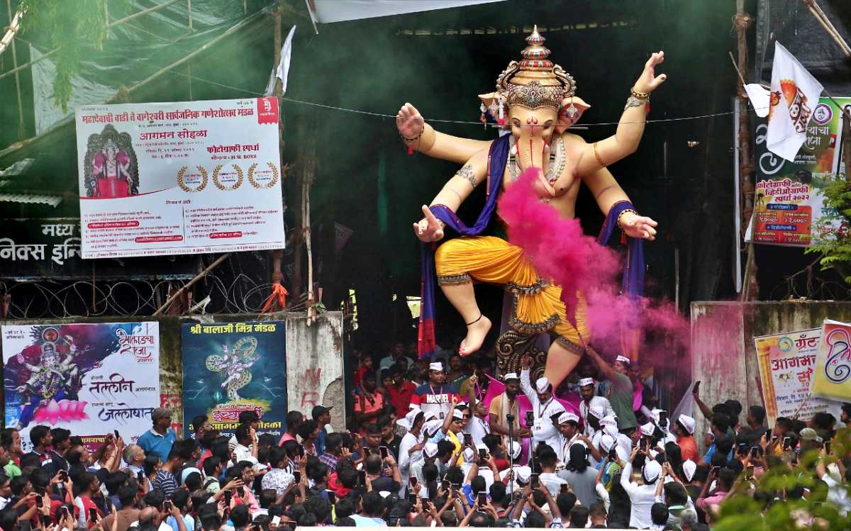 विशेष म्हणजे राज्यातील शिंदे-फडणवीस सरकारही गणपती मंडळांना प्रोत्साहन देताना दिसत आहे. (फोटो सौजन्य : अमित चक्रवर्ती)