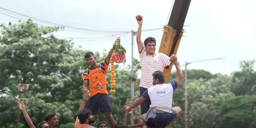या सर्व राजकीय नेत्यांमध्ये भाजपाचे माजी खासदार किरीट सोमय्या यांची उपस्थिती दिवसभर जोरदार चर्चेत आहे.