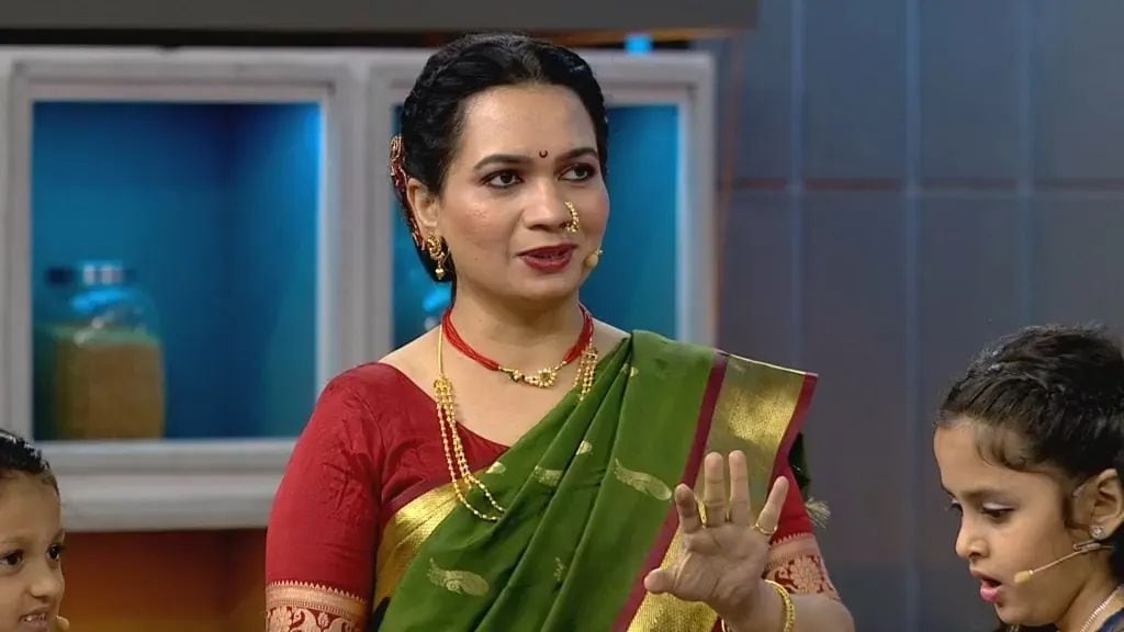 you tuber Madhura Bachal in sukh mhanje nakki kay asat serial