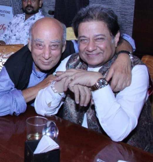 यात 'कोई मिल गया', 'बंटी और बबली', 'क्रिश' या चित्रपटातील त्यांची भूमिका विशेष गाजली.