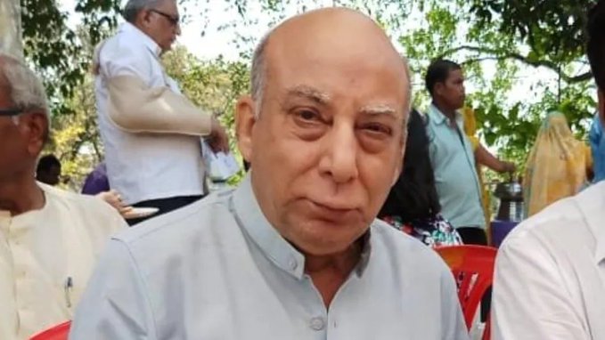 मिथिलेश चतुर्वेदी यांनी १९९७ मध्ये 'भाई भाई' या चित्रपटाद्वारे बॉलिवूडमध्ये पदार्पण केले.