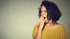 मीटिंग, लेक्चर मध्ये सतत येतेय जांभई? ‘हे’ उपाय चटकन देतील आराम