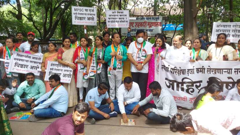 राज्य सरकारने दहीहंडीचा क्रिडा प्रकारामध्ये समावेश केल्यावर मुख्यमंत्री एकनाथ शिंदे यांनी सरकारी नोकरीत पाच टक्के आरक्षणाची घोषणा केली.