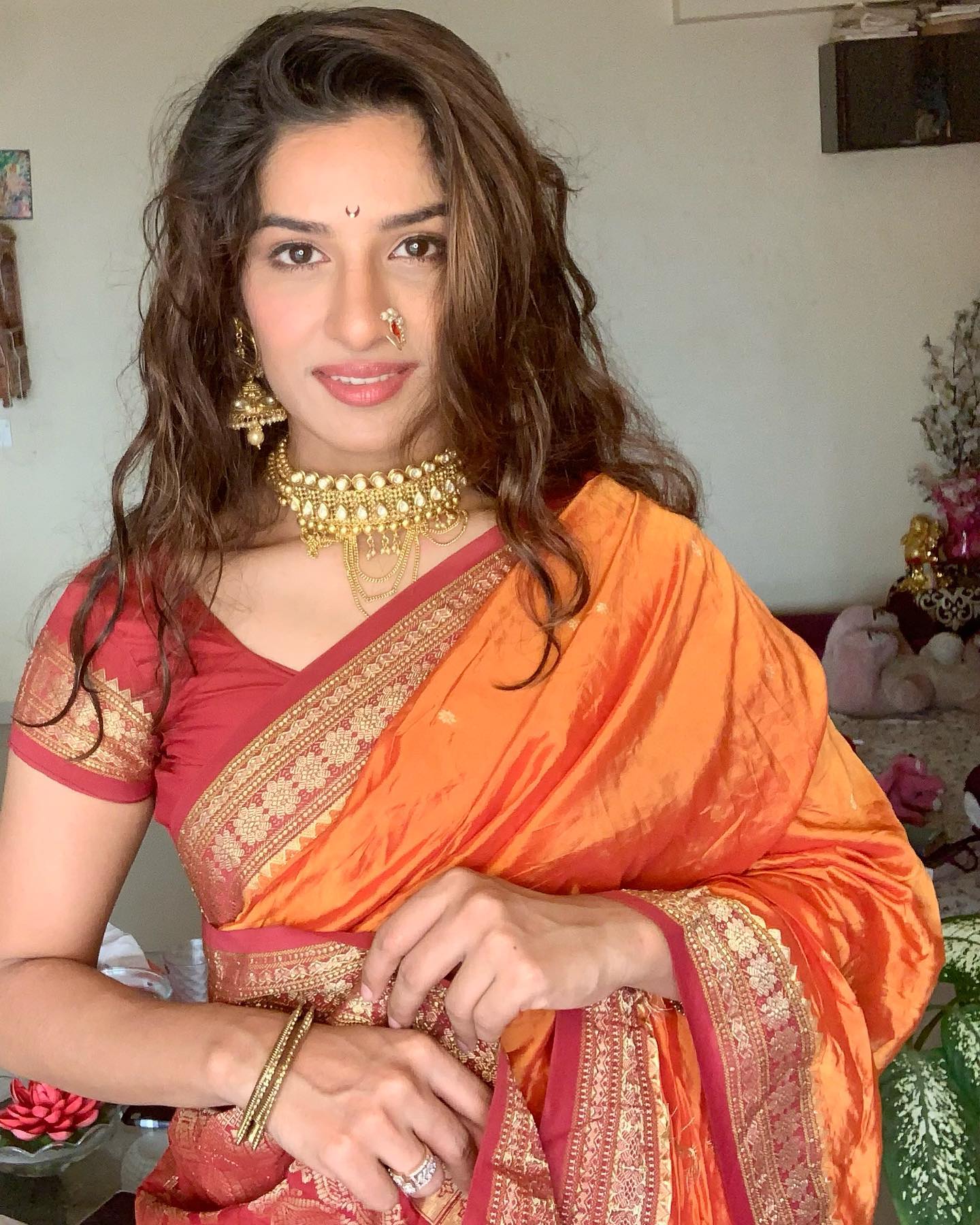 देवमाणूस मालिकेत झळकलेली अभिनेत्री नेहा खान हिचेही नाव बिग बॉसच्या ४ पर्वातील स्पर्धकांमध्ये घेतलं जात आहे.