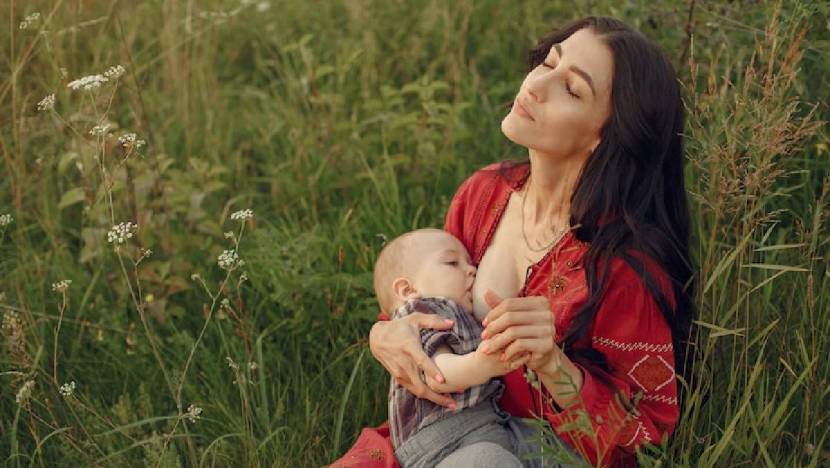 'प्रधानमंत्री मातृत्व वंदना योजने' अंतर्गत, गरोदर असलेल्या आणि पहिल्यांदा स्तनपान करणाऱ्या महिलांना आर्थिक मदत दिली जाते.