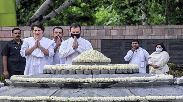 काँग्रेस नेत्या प्रियांका गांधींकडून राजीव गांधींना अभिवादन. राजीव गांधींना १९९१ रोजी भारत सरकारकडून देशाचा सर्वोच्च नागरी पुरस्कार ‘भारतरत्न’ प्रदान करण्यात आला.