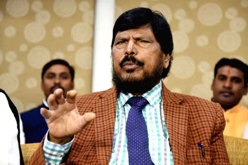 ७. उद्धव ठाकरे यांच्याकडे १५ आमदार आहेत. सहा खासदार आहेत. त्यामुळे त्यांनाही मान्यता मिळेल, मात्र दुसरं पक्षचिन्ह घ्यावं लागेल. धनुष्यबाणावर एकनाथ शिंदेंचाच हक्क आहे,
