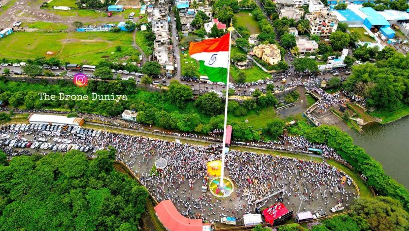 'हर घर तिरंगा' या केंद्र सरकारच्या अभियानाला प्रतिसाद देत पुणेकरांनी शनिवारपासून घरावर तिरंगा फडकवला आहे.