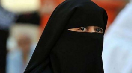 A man wear a veil to meet his girlfriend A man wear a veil to meet his girlfriend