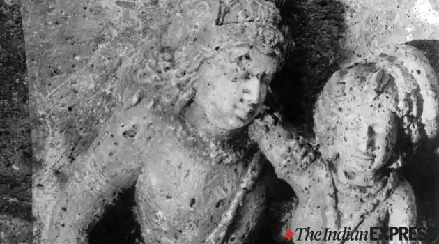 अजिंठा लेणी ह्या तालुका सोयगाव संभाजीनगर जिल्ह्यातील इ.स. पूर्व २रे शतक ते इ.स. ४थे शतक अशा प्रदीर्घ कालखंडात निर्मिलेल्या २९ बौद्ध लेणी आहेत.