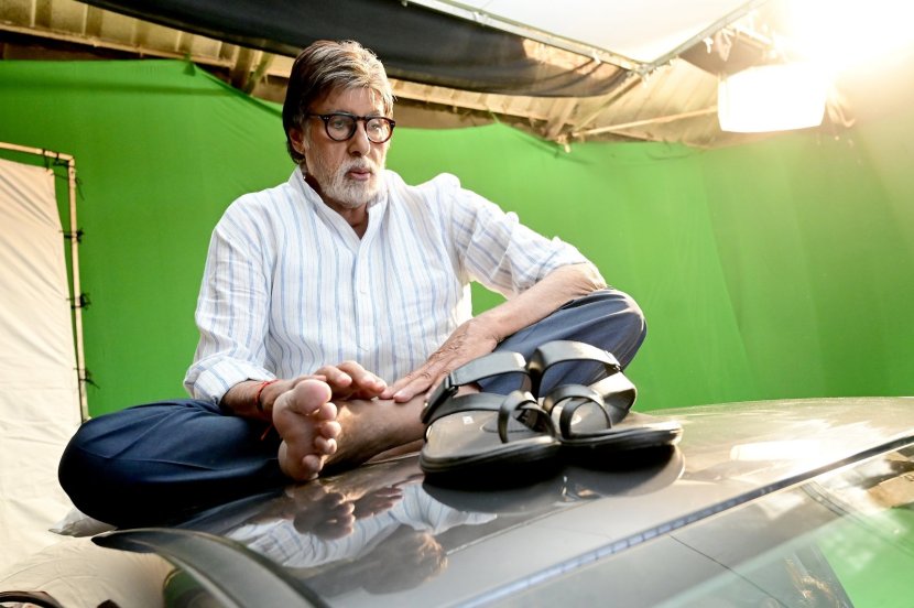 ‘कौन बनेगा करोडपती’ हा शो होस्ट करणाऱ्या अमिताभ बच्चन यांनी या कार्यक्रमासाठी मोठी रक्कम घेतल्याची चर्चा सध्या रंगली आहे.