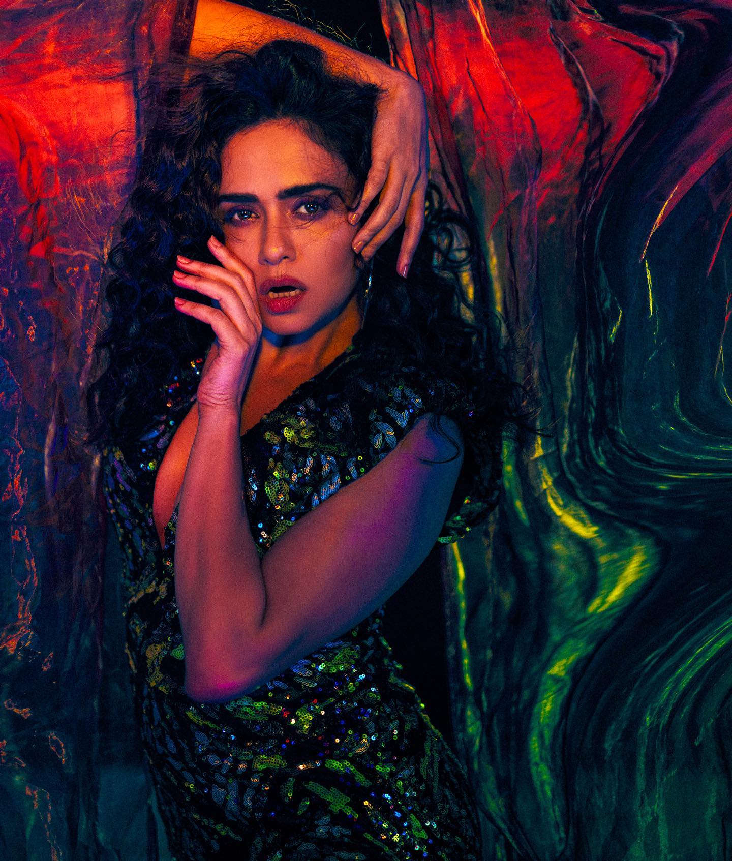 Amruta Khanvilkar fashion