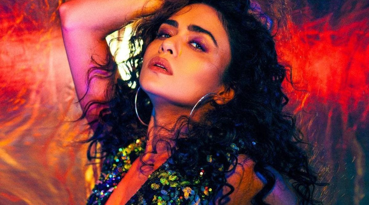 Amruta Khanvilkar fashion