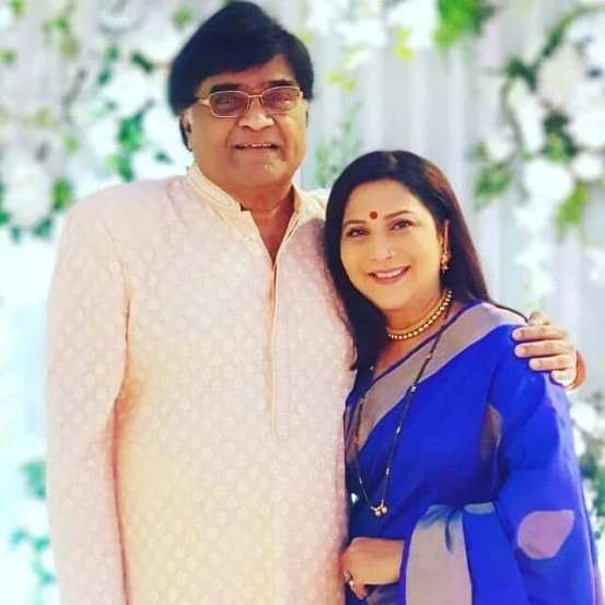 अशोक सराफ आणि निवेदिता यांच्या वयामध्ये तब्बल १८ वर्षांचे अंतर आहे. मात्र त्यांच्या प्रेमात वयाचा अडसर कधीच आला नाही.