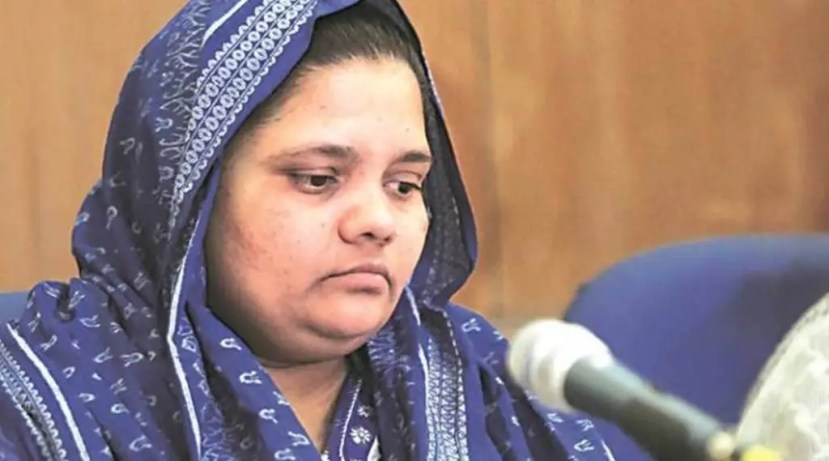 गुजरात न्यायालयाने बिल्किस बानो प्रकरणातील ११ दोषींची सुटका केली आहे.