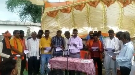 पुरुषी मानसिकतेचा कहर: महिलांनी जिंकली निवडणूक पण घरातल्या पुरुषांचा झाला शपथविधी पुरुषी मानसिकतेचा कहर: महिलांनी जिंकली निवडणूक पण घरातल्या पुरुषांचा झाला शपथविधी