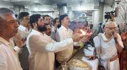 मुख्यमंत्री एकनाथ शिंदे यांनी घेतले श्रीमंत दगडूशेठ हलवाई गणपतीचे दर्शन