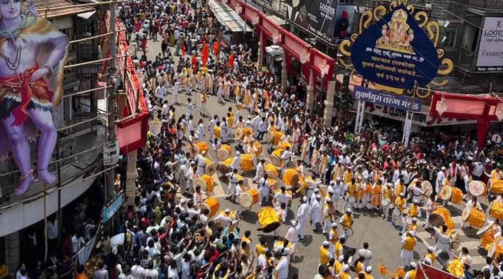  उत्सवाच्या पहिल्या दिवशी भाविकांची गर्दी झाली होती.