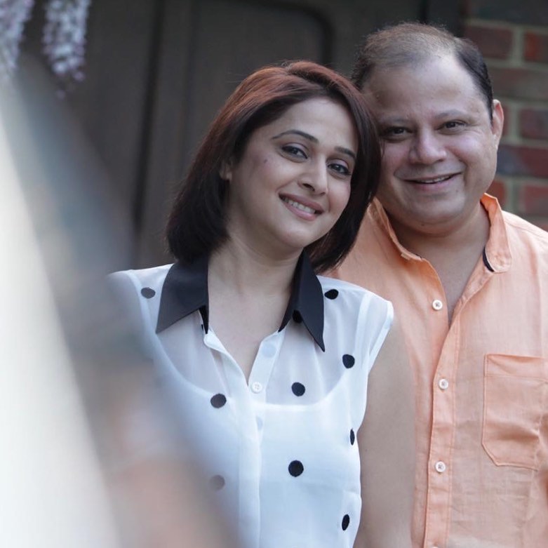 Mrinal Kulkarni husband Mrinal Kulkarni 