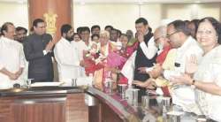 शंभरी पार केलेले केशवराव धोंडगे सत्काराने हेलावले ; विधिमंडळात गौरव