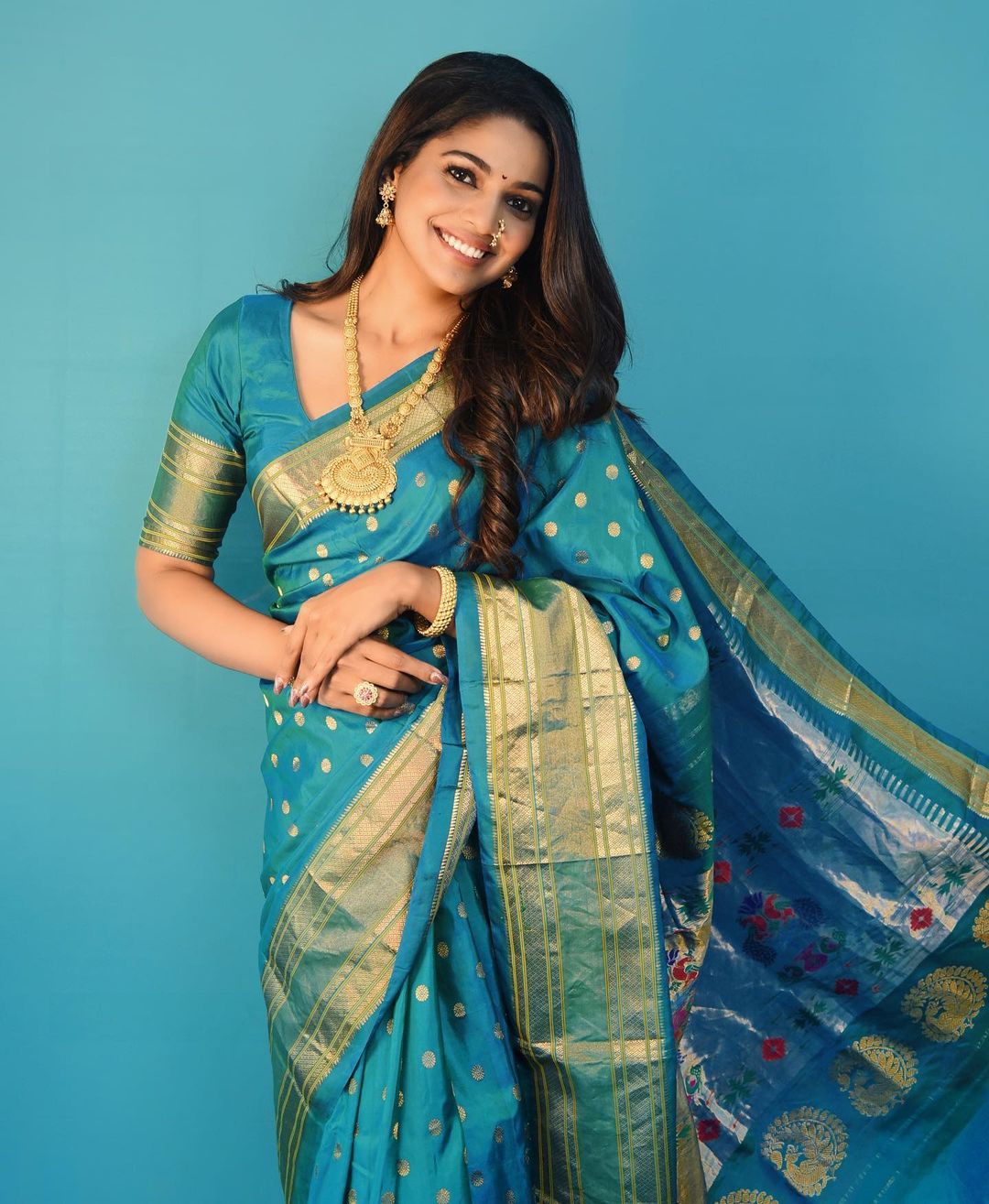 Famous marathi Actress Pooja Sawant in traditional saree look
