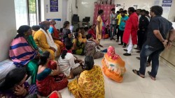 पिंपरी: निगडीतील रहिवाशांचे महावितरण कार्यालयात आंदोलन ; वारंवार वीजपुरवठा खंडीत, अधिकाऱ्यांचे दुर्लक्ष, नागरिकांचे हाल