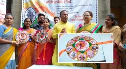 पंतप्रधानांसाठी विविध समस्यांचे चित्र असलेली राखी राष्ट्रवादी काँग्रेसच्या महिलांनी पाठवली