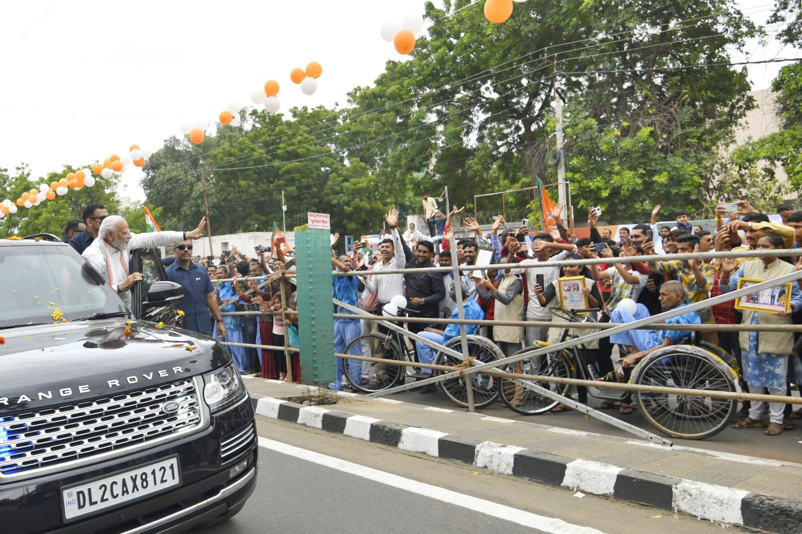 पंतप्रधान नरेंद्र मोदी दोन दिवसीय गुजरात दौऱ्यावर होते.