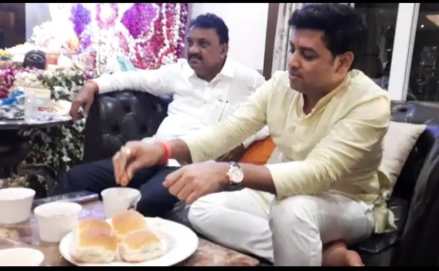 MP Dr Shrikant Shinde enjoyed kalyan famous malai pav at late night