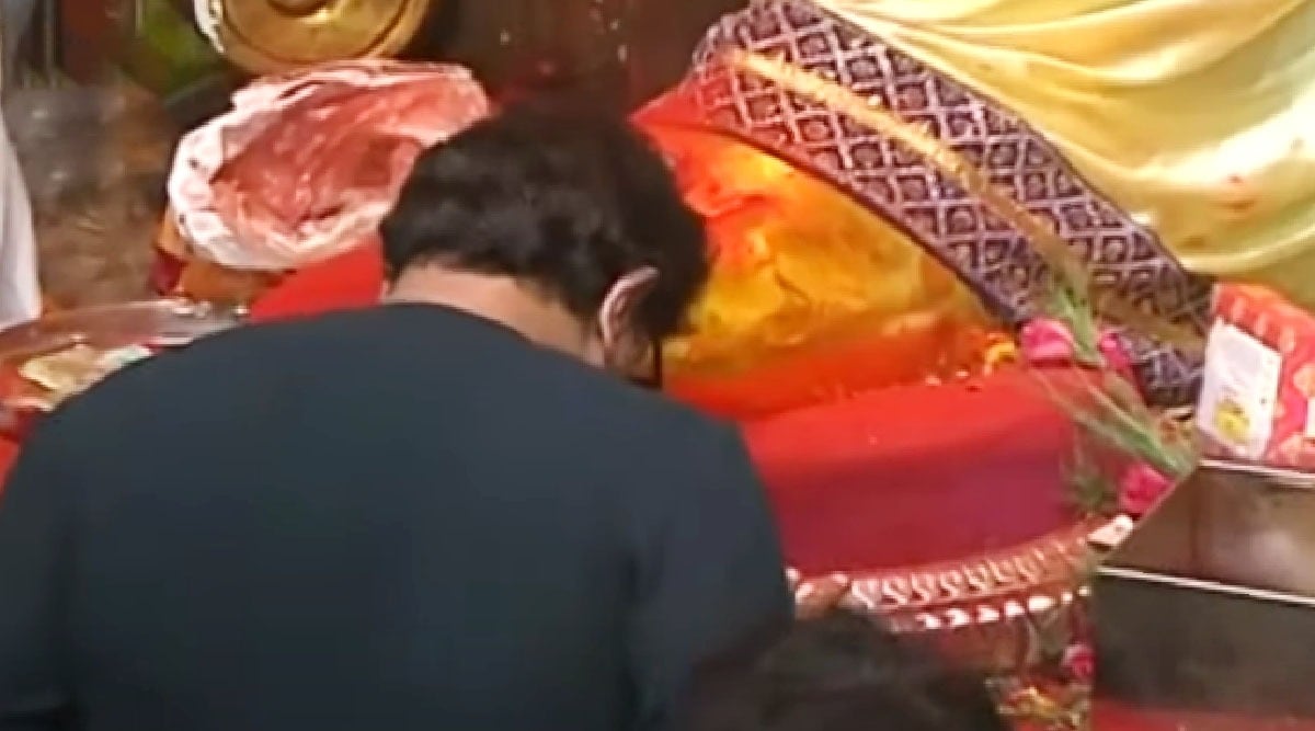  raj thackeray--visited-ganesha-darshan-of-lalbaghcha-raja