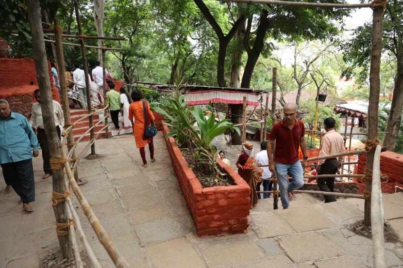 भाविकांच्या सुरक्षेसाठी सुरक्षारक्षक, स्वयंसेवक, पोलिसदल, निमलष्करी दल यांची नियुक्ती करण्यात आली आहे.