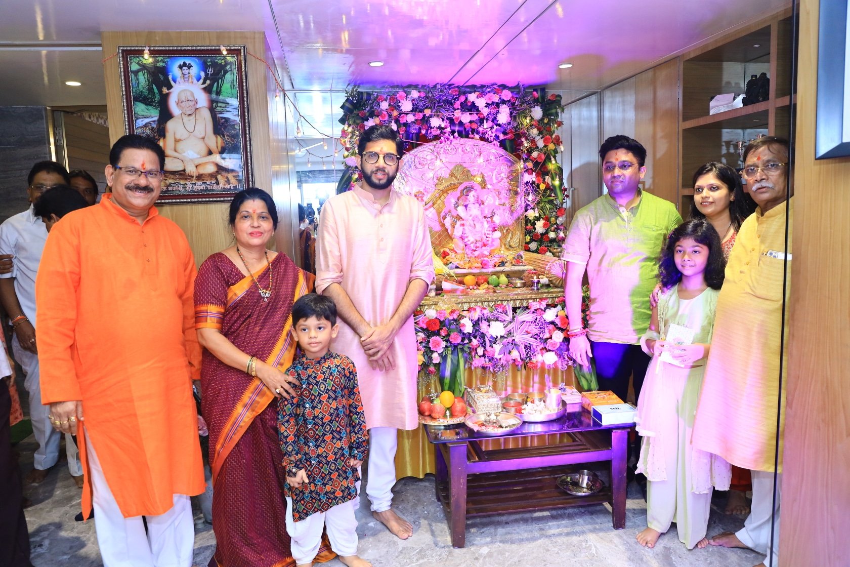 Ganesh Utsav 2022 Shiv Sena Leader Aditya Thackeray Visited Various Supporters home and Lalbagh Cha Raja With Ex CM Uddhav Thackeray