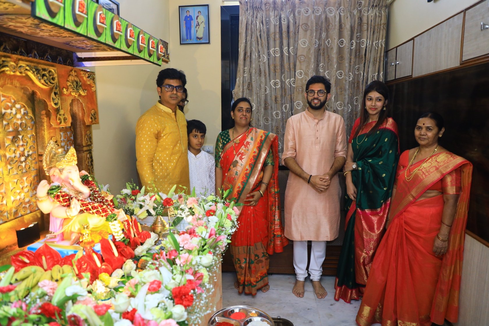 Ganesh Utsav 2022 Shiv Sena Leader Aditya Thackeray Visited Various Supporters home and Lalbagh Cha Raja With Ex CM Uddhav Thackeray