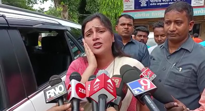 अमरावतीमध्ये मंगळवारी (६ सप्टेंबर) पालकांनी त्यांच्या एका १९ वर्षीय युवतींच्या अपहरण केल्याचा आरोप केला होता.