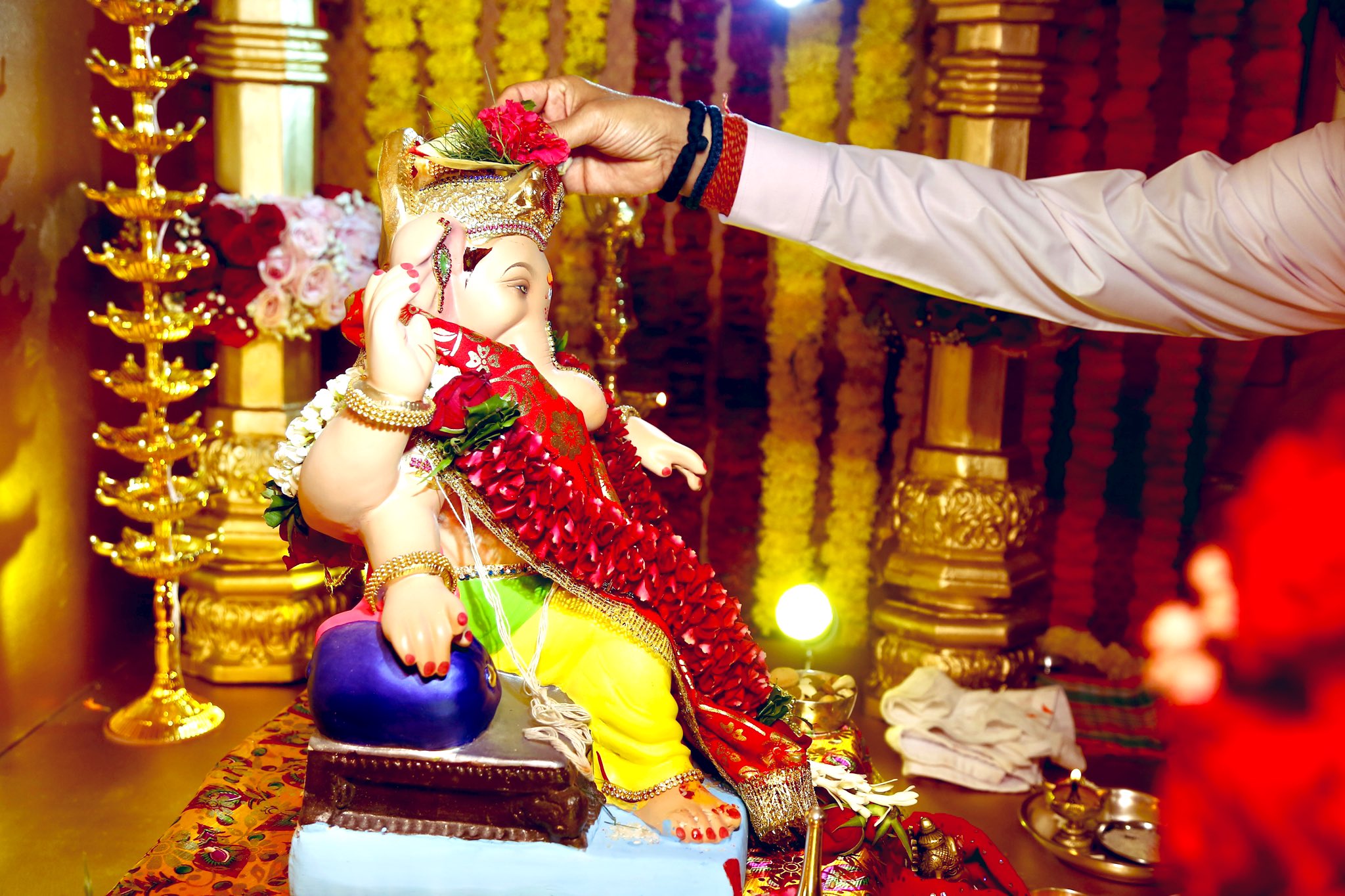 Ganpati utsav 2022 dcm devendra fadnavis reached cm eknath shindes home PM Modi vist Piyush Goyal home on ganesh chaturthi
