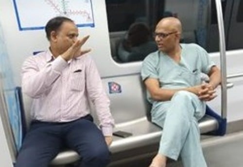 विशेष म्हणजे हैदराबादमध्ये नुकत्याच पार पडलेल्या तिसऱ्या टी-२० सामन्यासाठी मोठ्याप्रमाणात मेट्रोचा वापर केला जात असताना एका रुग्णासाठी ही विशेष मेट्रो धावली.