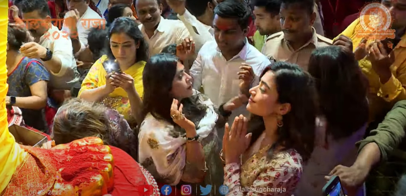 Lalbaugcha Raja 2022 Celebrities Photos